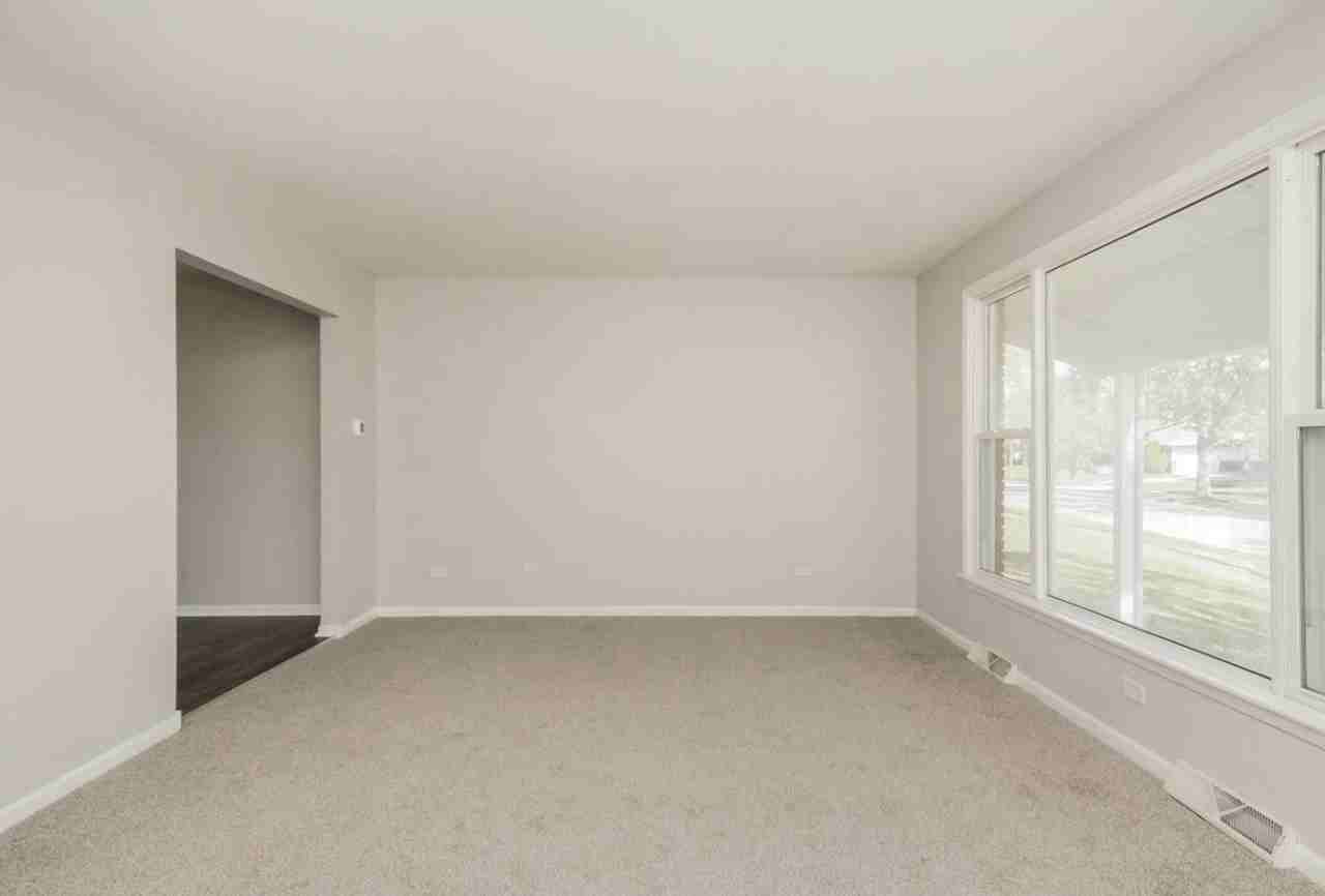 1272 Balmy Beach Drive - Photo 2 of 9