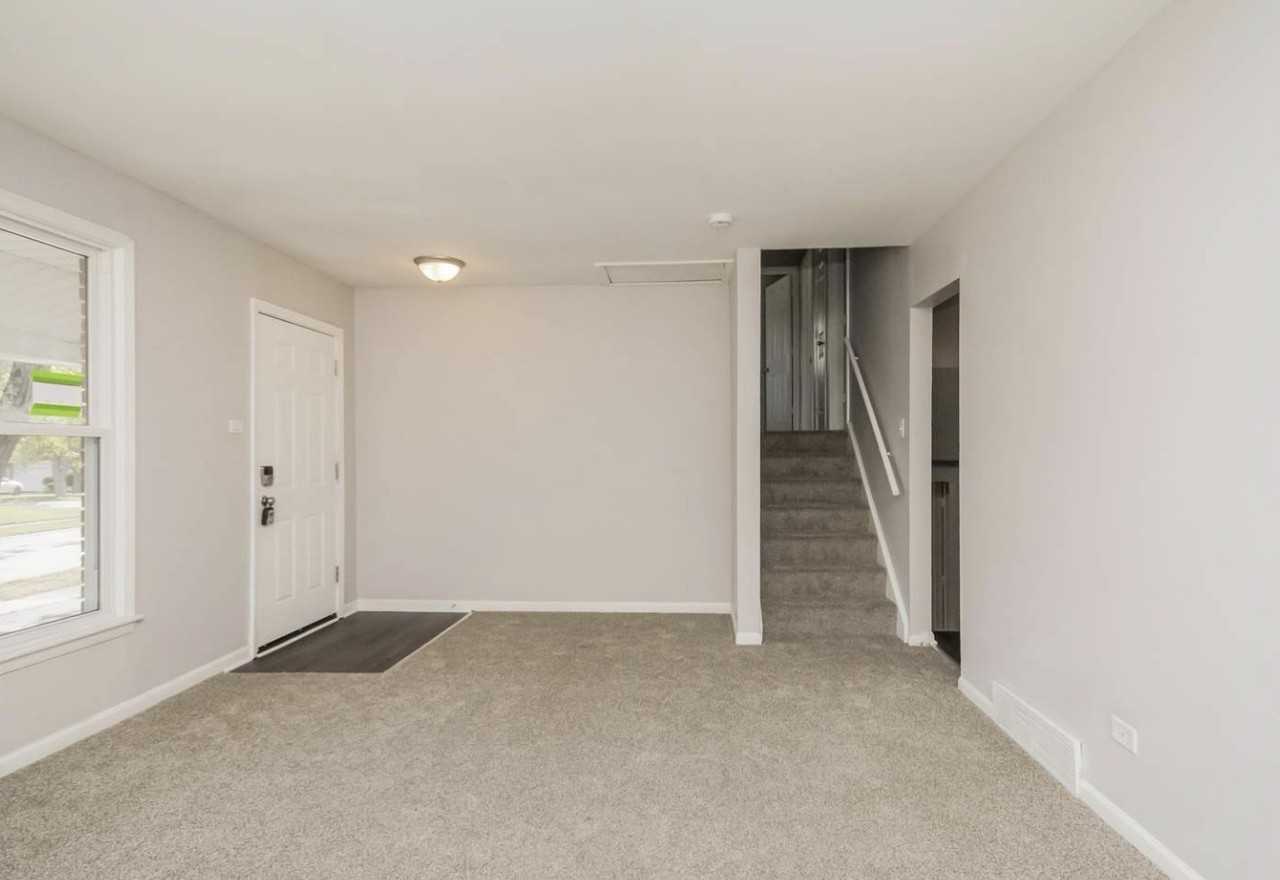 1272 Balmy Beach Drive - Photo 3 of 9