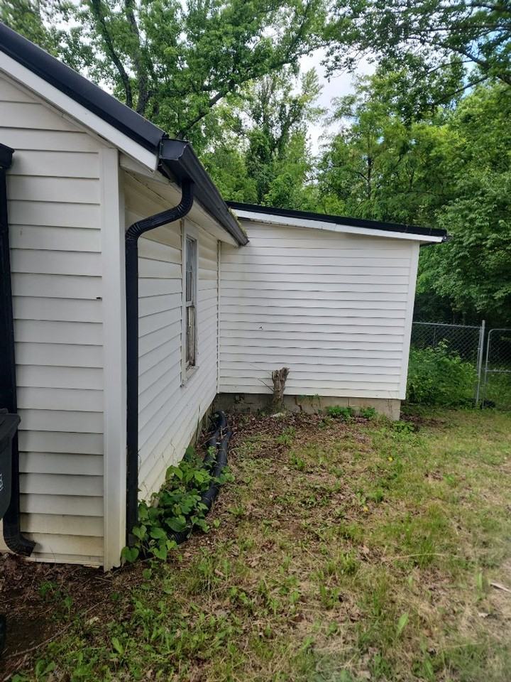 944 N Franklin Ave - Photo 3 of 10