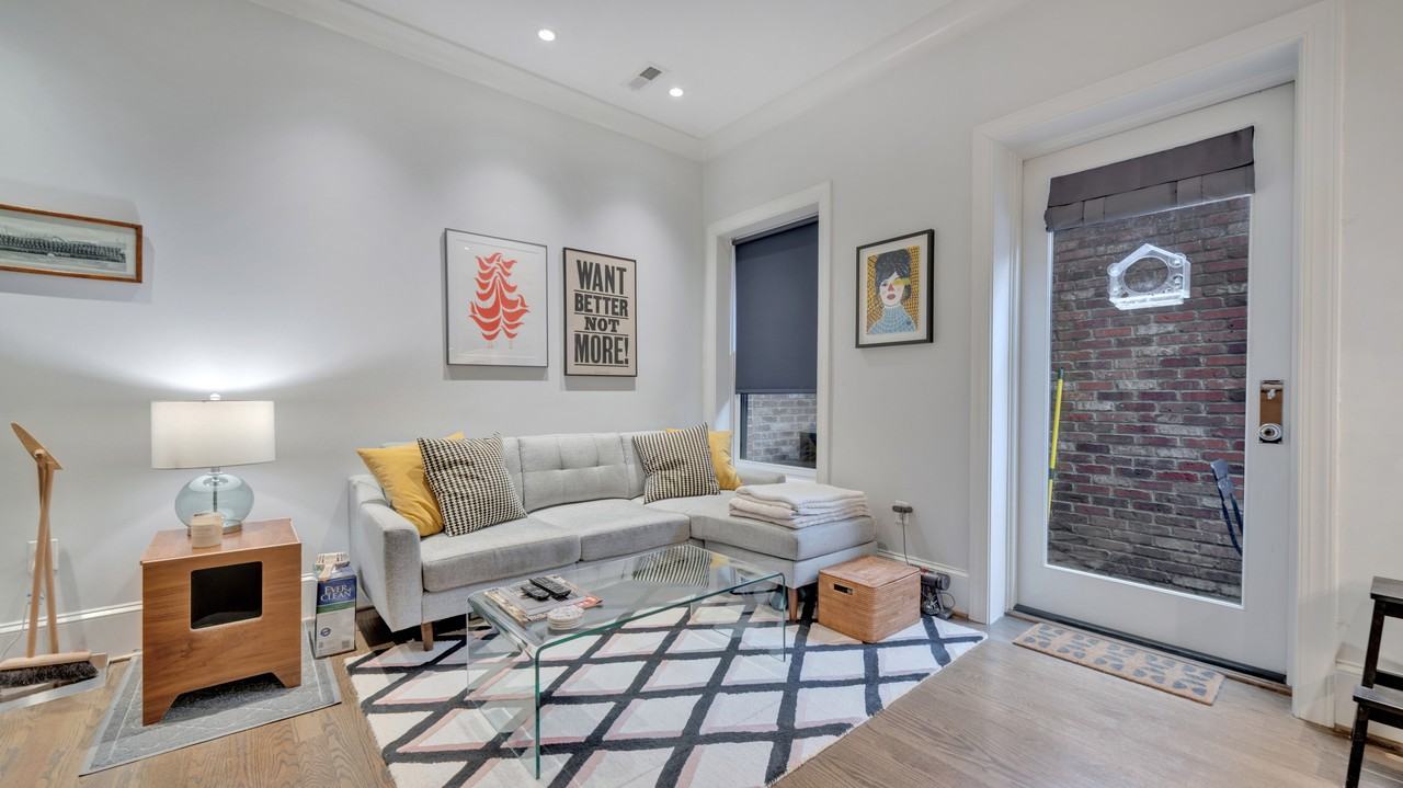 418 7th St Se #102 - Photo 4 of 11