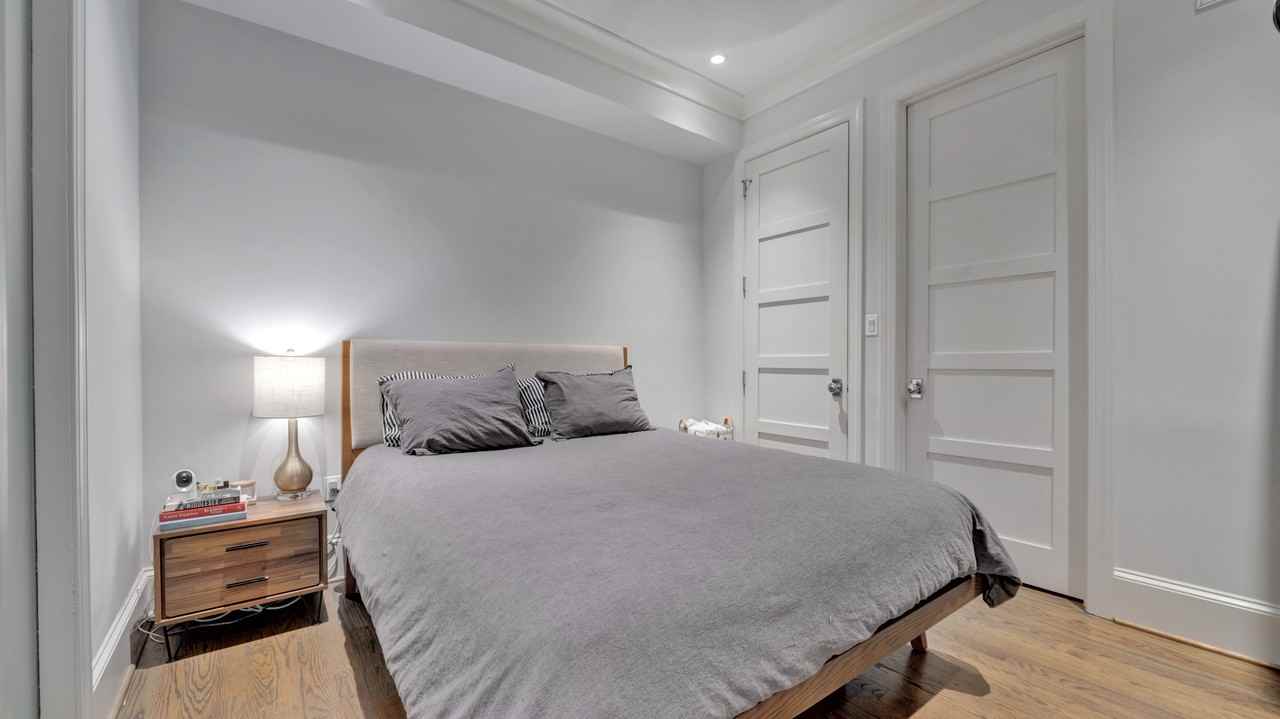 418 7th St Se #102 - Photo 6 of 11