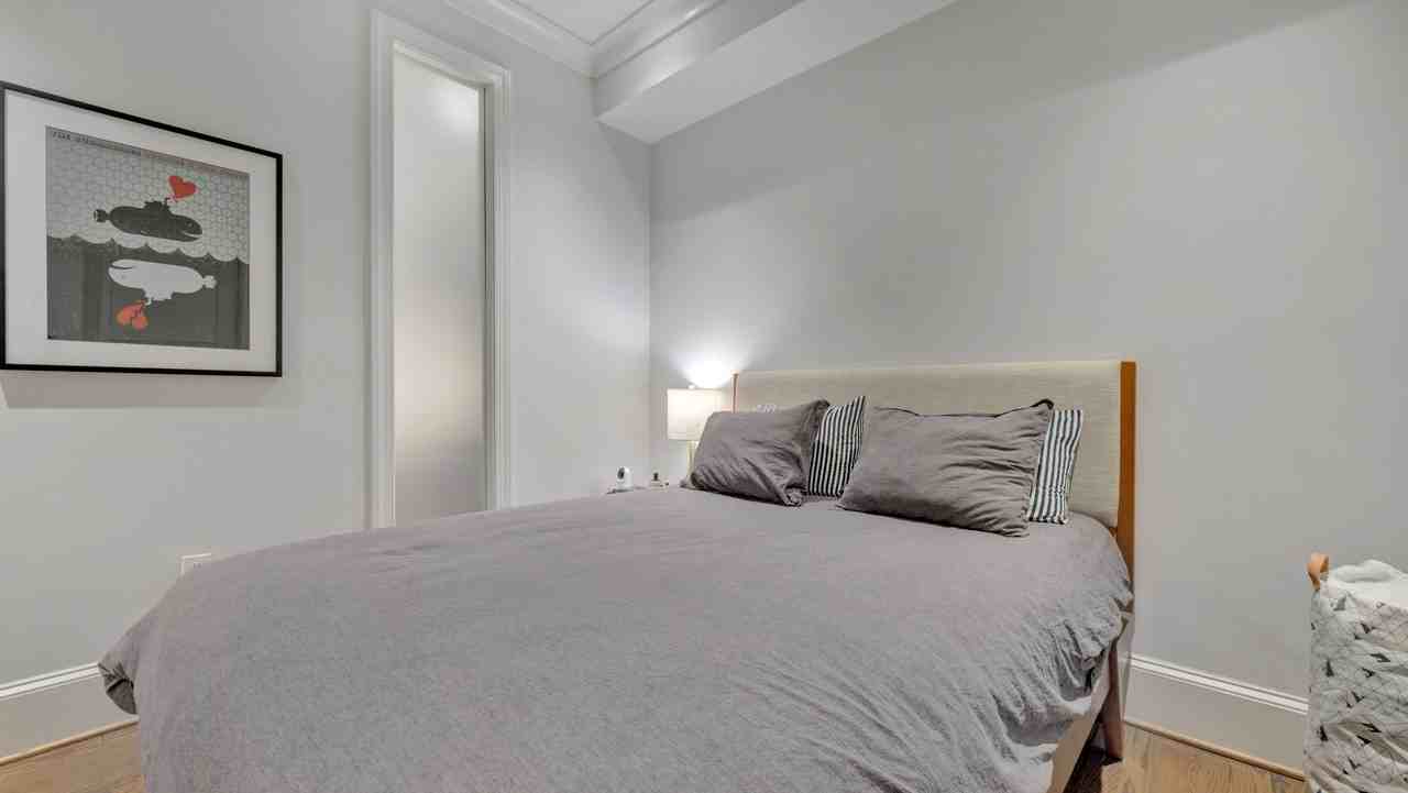 418 7th St Se #102 - Photo 7 of 11