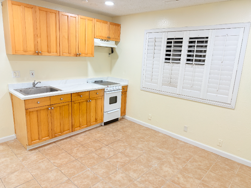 864 Stanford Ave #B - Photo 2 of 7