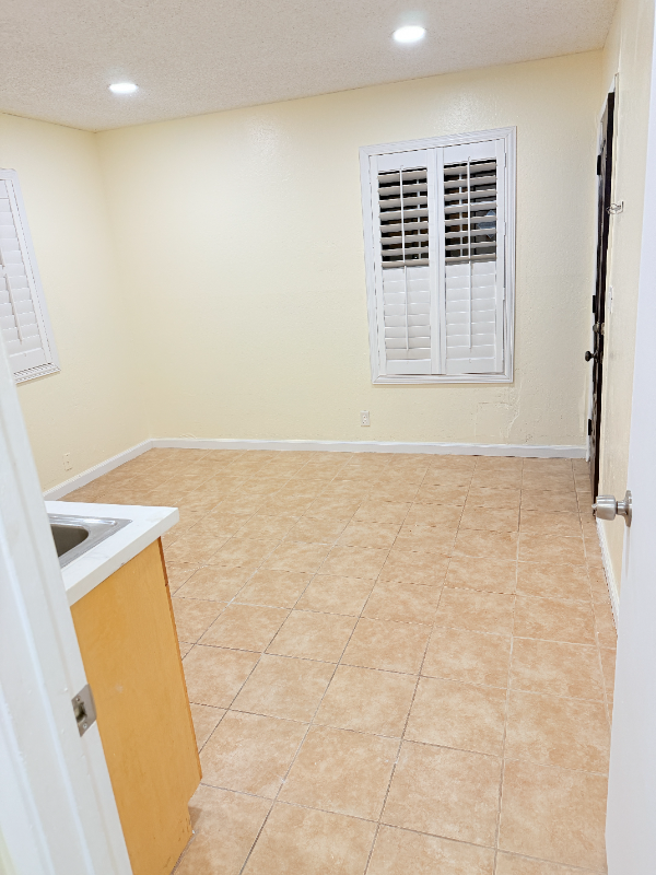 864 Stanford Ave #B - Photo 3 of 7