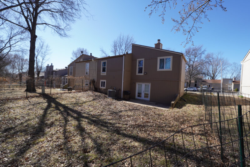 9517 Manning Ave - Photo 2 of 13