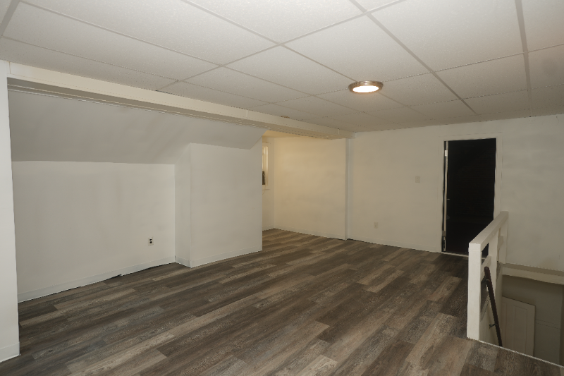 658 Oak Hill Ave #2TOP - Photo 2 of 4