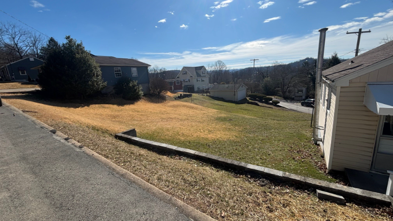 477 Hudson St - Photo 4 of 15