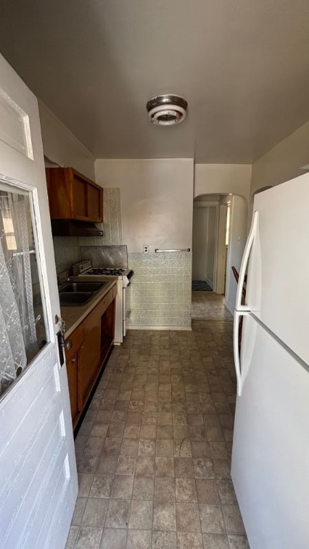 477 Hudson St - Photo 5 of 15