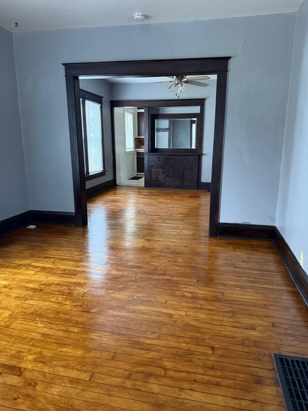 846 Roscoe Ave - Photo 4 of 21