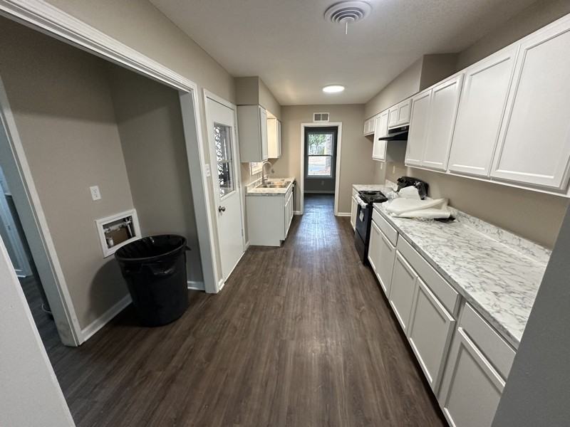 1153 Claiborne Dr - Photo 5 of 17