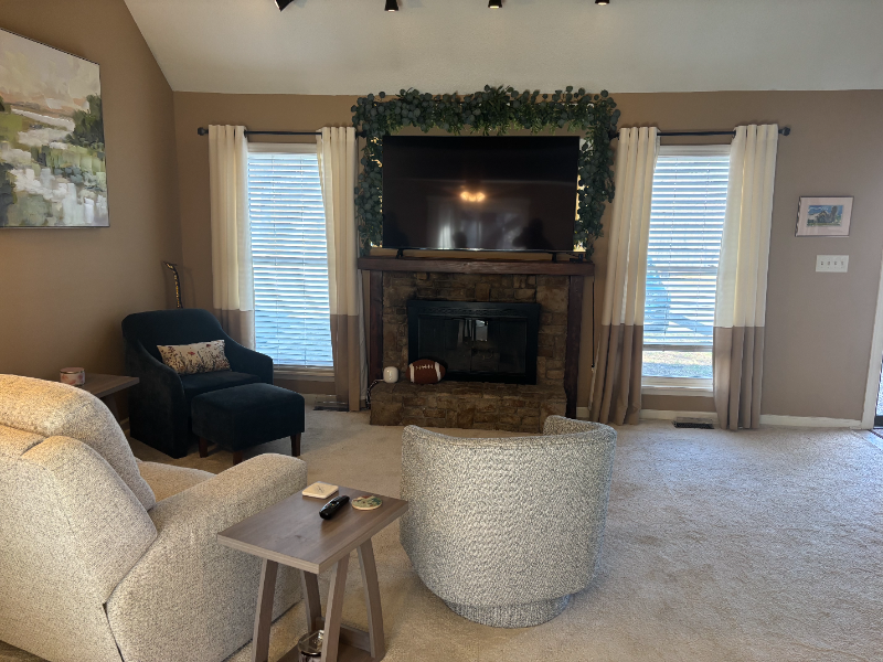 10747 Oakmont St - Photo 2 of 16