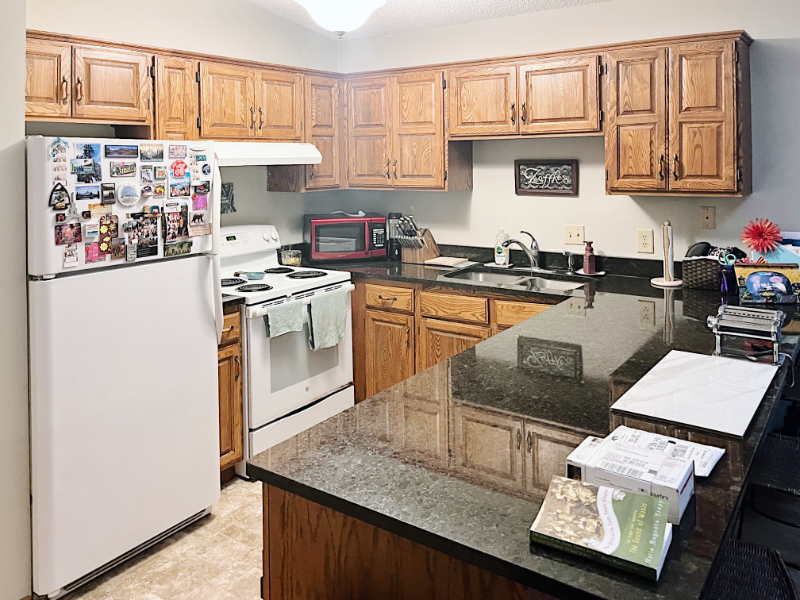 11113 Edgewood Cir N - Photo 3 of 8