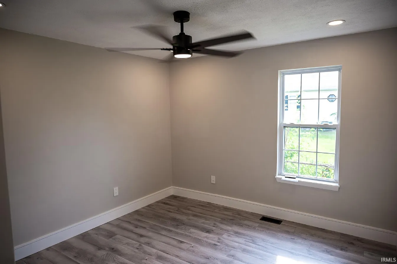 916 E Dixon St - Photo 6 of 20