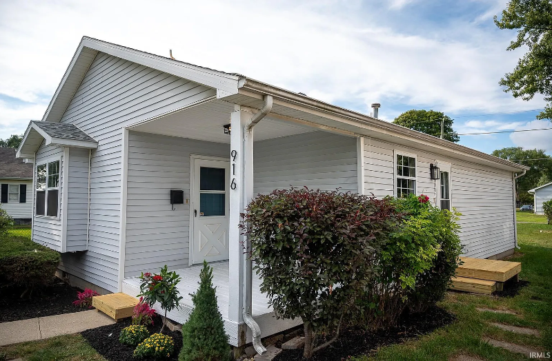 916 E Dixon St - Photo 7 of 20