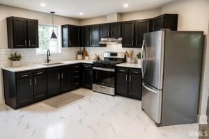 featured image of 916 E Dixon St