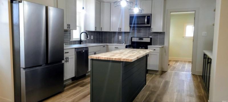 1117 N Iowa St - Photo 2 of 10