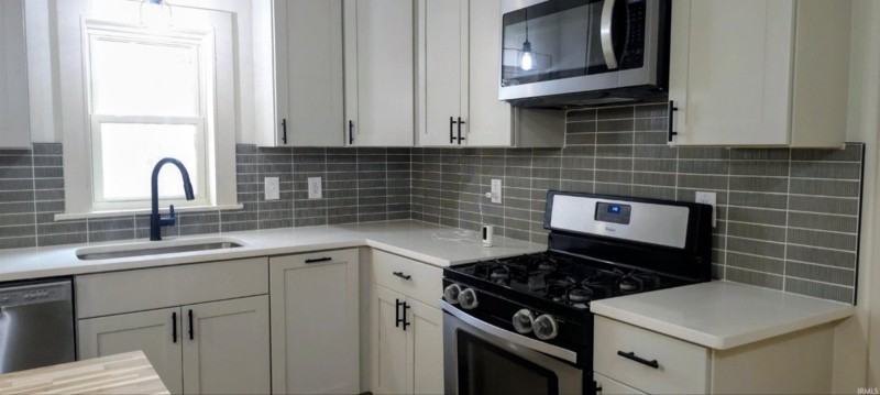 1117 N Iowa St - Photo 4 of 10