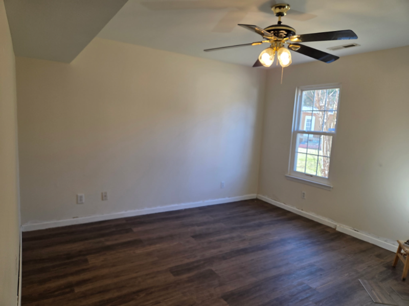 1165 Greens Rd - Photo 5 of 7