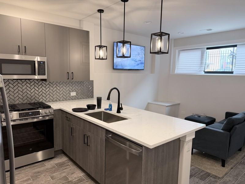 6530 S Champlain Ave #1 - Photo 4 of 20