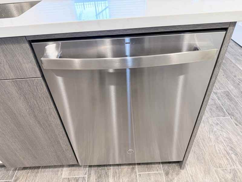 6530 S Champlain Ave #1 - Photo 7 of 20