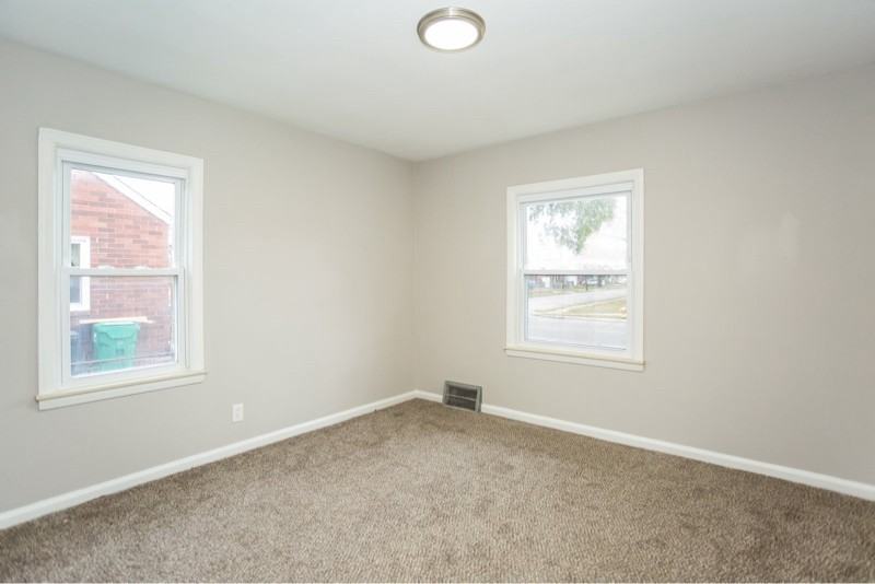 15710 Stephens Dr - Photo 5 of 8