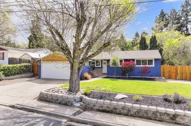 2419 Erie Dr - Photo 2 of 20