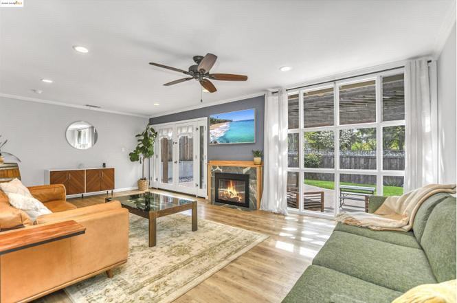 2419 Erie Dr - Photo 3 of 20