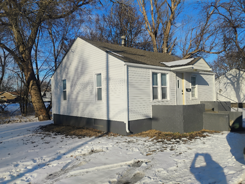 209 1st Ave - Photo 2 of 15