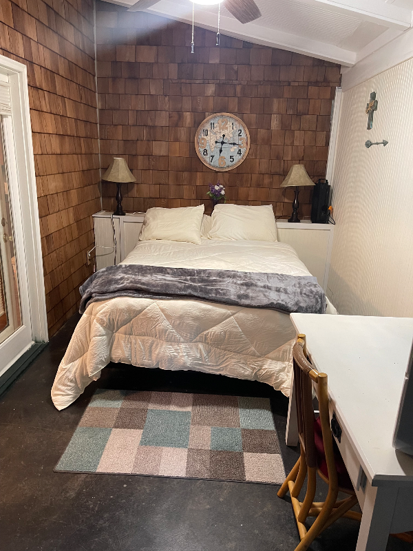 231 Parkview Dr - Photo 3 of 9