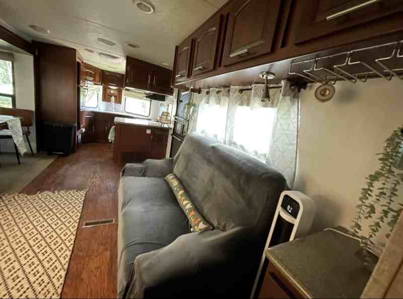 2750 Lent Rd - Photo 3 of 16