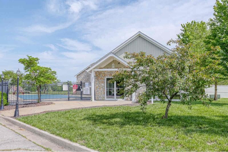 232 Sw Chartwell Cir - Photo 3 of 16