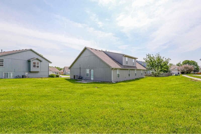 232 Sw Chartwell Cir - Photo 4 of 16