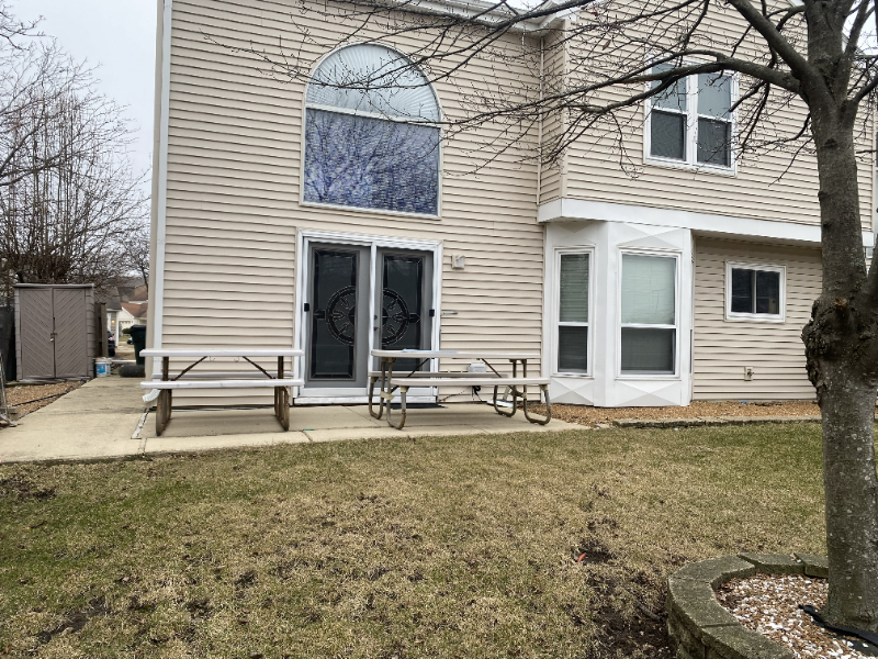 712 Legends Dr - Photo 2 of 13