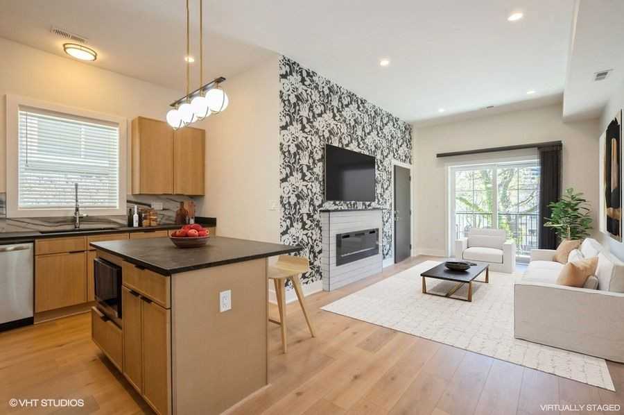 456 E Oakwood Blvd ##3 - Photo 2 of 3