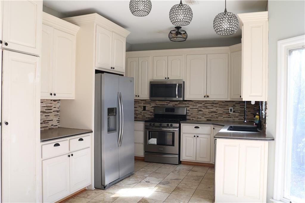 1251 Green Oak Cir - Photo 2 of 28