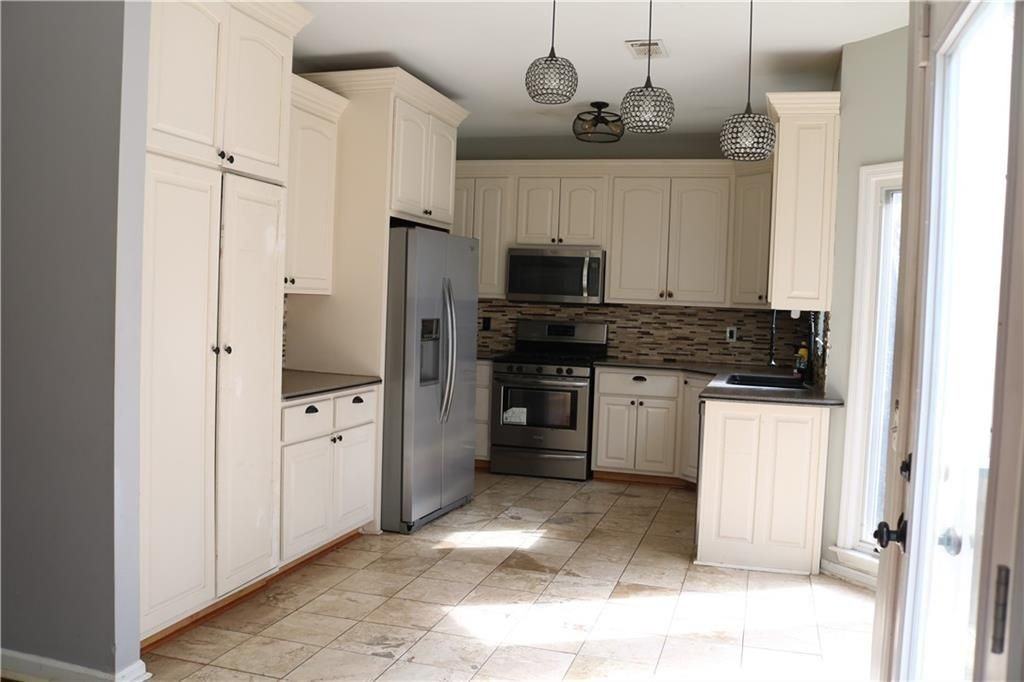 1251 Green Oak Cir - Photo 3 of 28