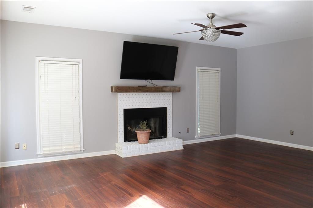 1251 Green Oak Cir - Photo 5 of 28