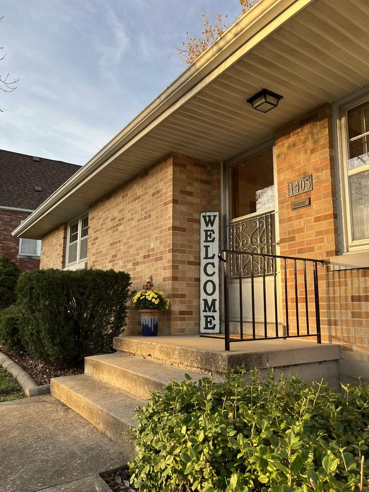 1405 E Mccarty St #NA - Photo 2 of 11