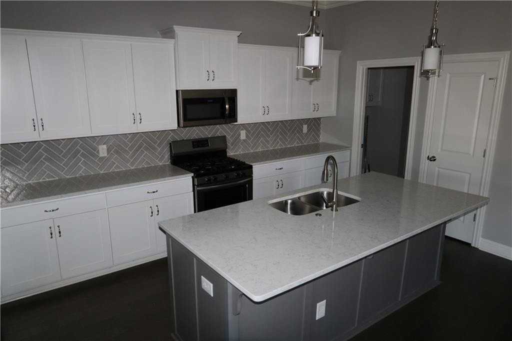 4601 Sw Lilly St - Photo 5 of 15