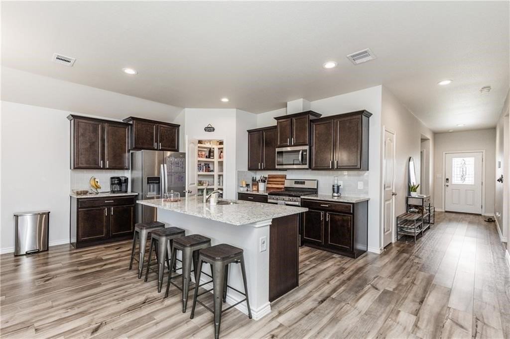 2758 Excelsior Blvd - Photo 3 of 6