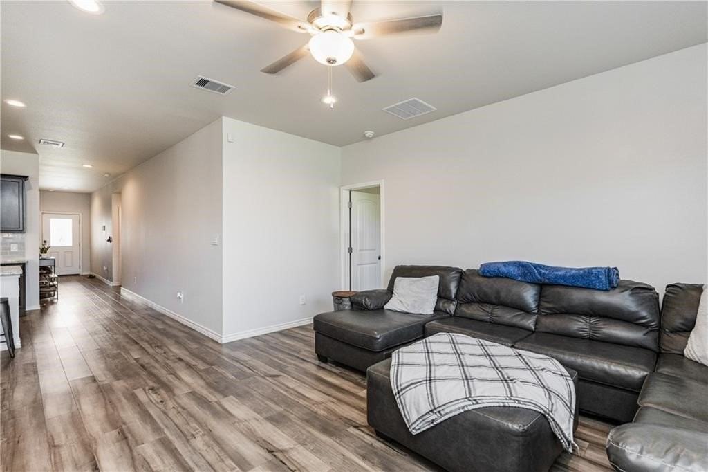 2758 Excelsior Blvd - Photo 4 of 6