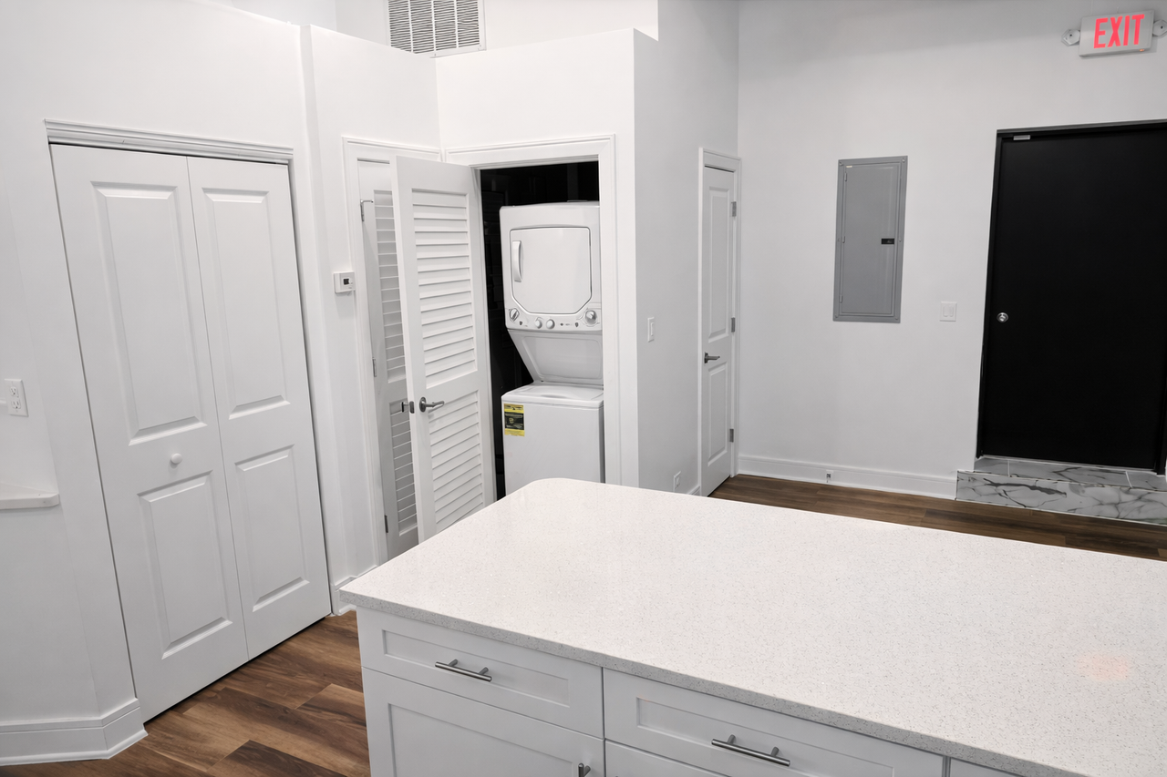 1533 N Western Ave #1 - Photo 4 of 9