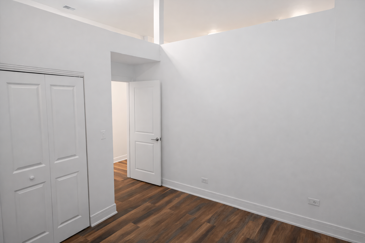 1533 N Western Ave #1 - Photo 7 of 9