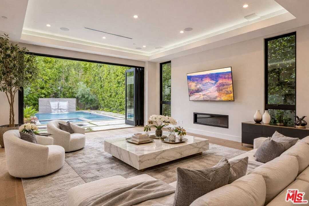 6361 Drexel Ave - Photo 3 of 33