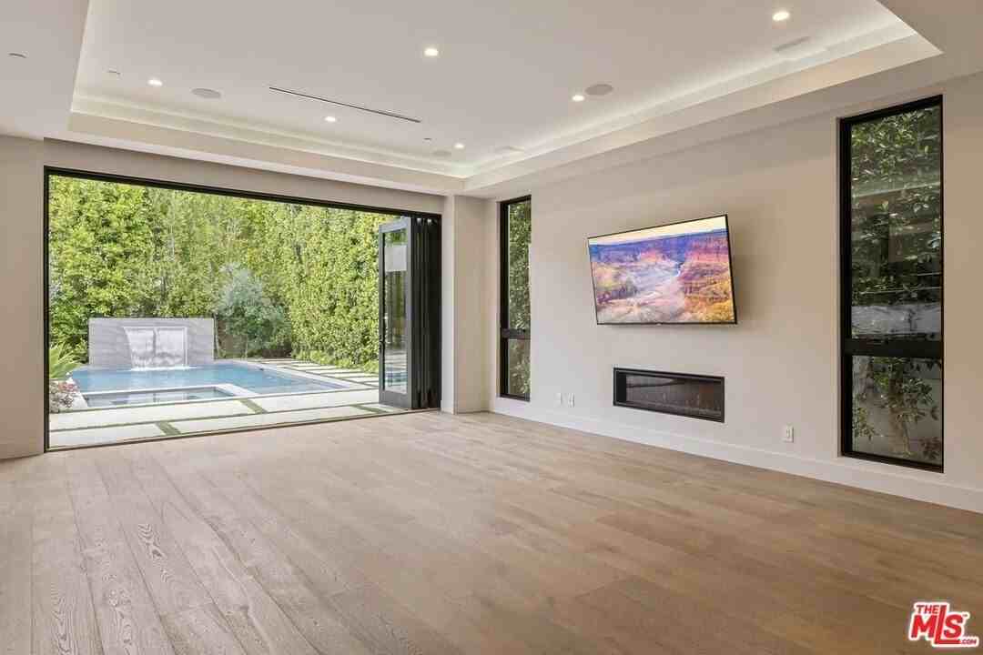 6361 Drexel Ave - Photo 4 of 33