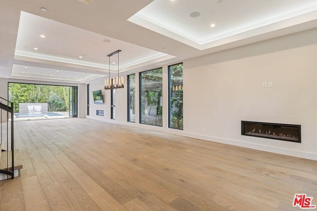 6361 Drexel Ave - Photo 7 of 33