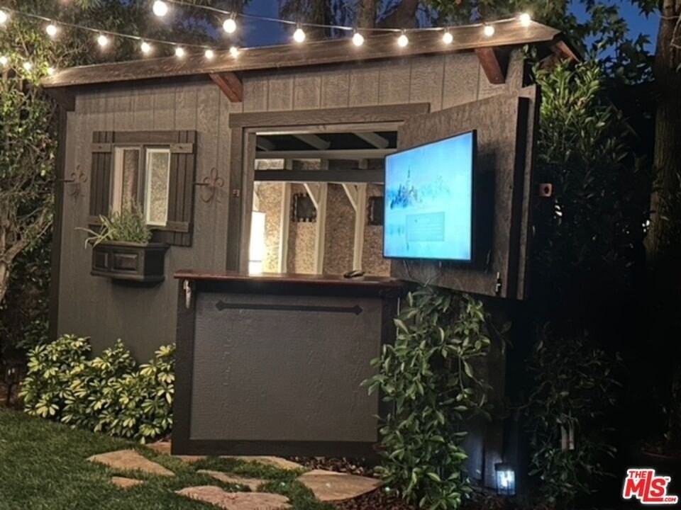 2506 28th St - Photo 4 of 16