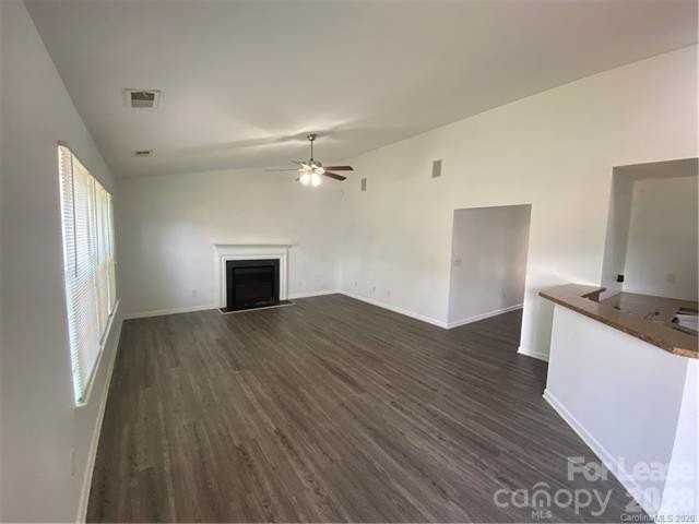 1425 Eastway Dr - Photo 4 of 19