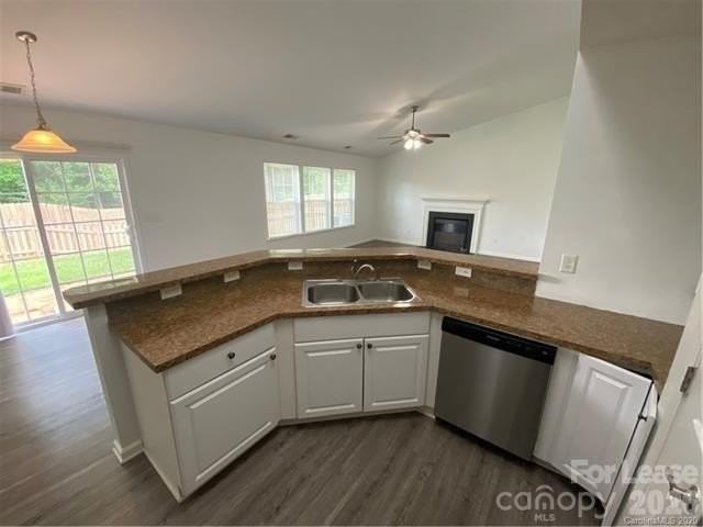 1425 Eastway Dr - Photo 6 of 19