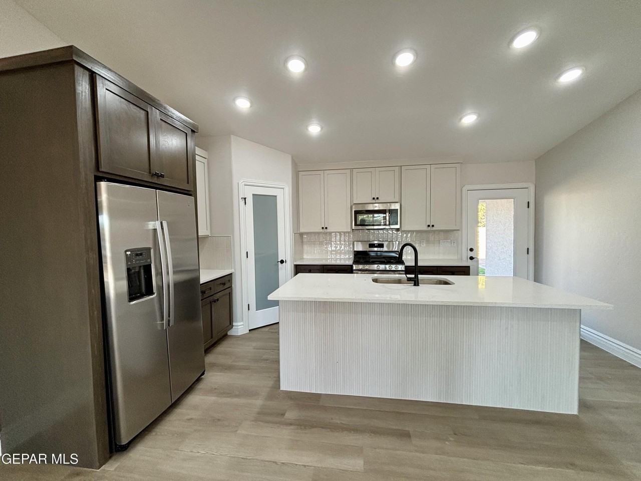 2633 Dunoon Dr - Photo 2 of 25